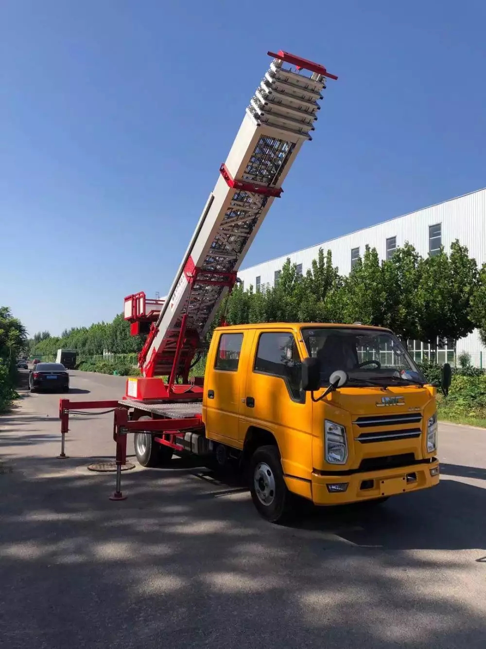 南江附近的云梯车出租服务：轻松解决高空作业需求